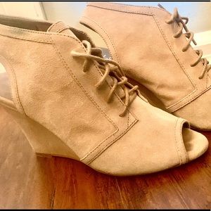 Open toe lace up oxford wedge, love these
